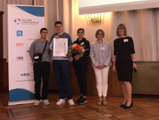Nassy Ahmed-Buscher (3. v. l.) nahm stellvertretend für das 